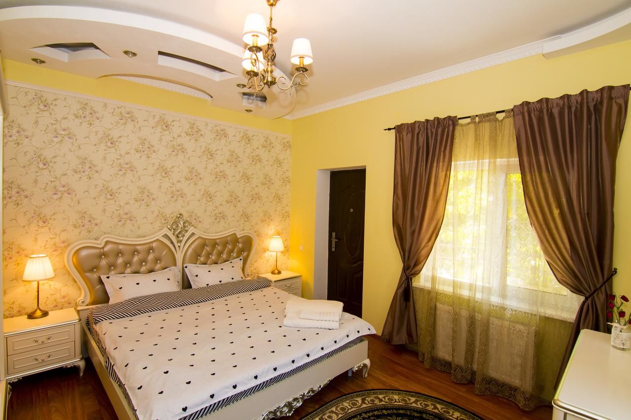 Виллы Beautiful Apartments in Villa near Airport Бухарест