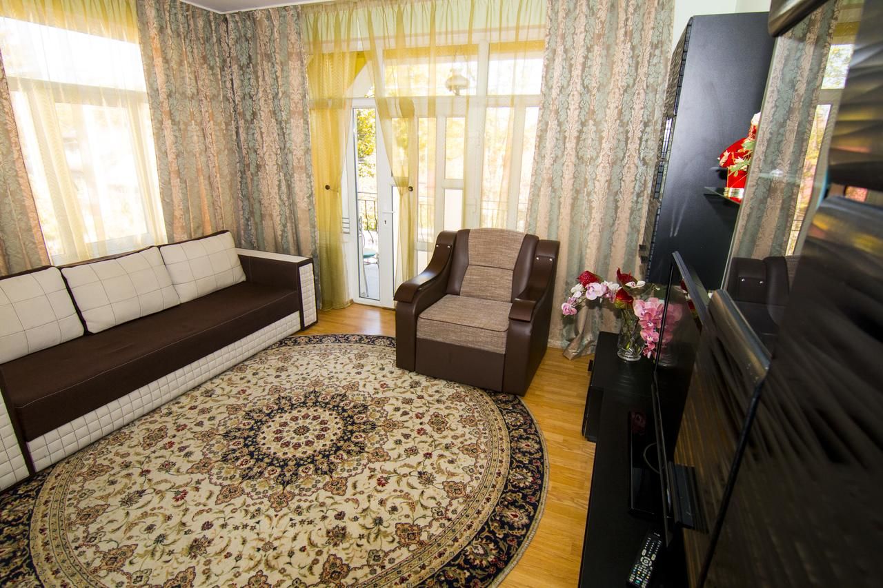 Виллы Beautiful Apartments in Villa near Airport Бухарест-14