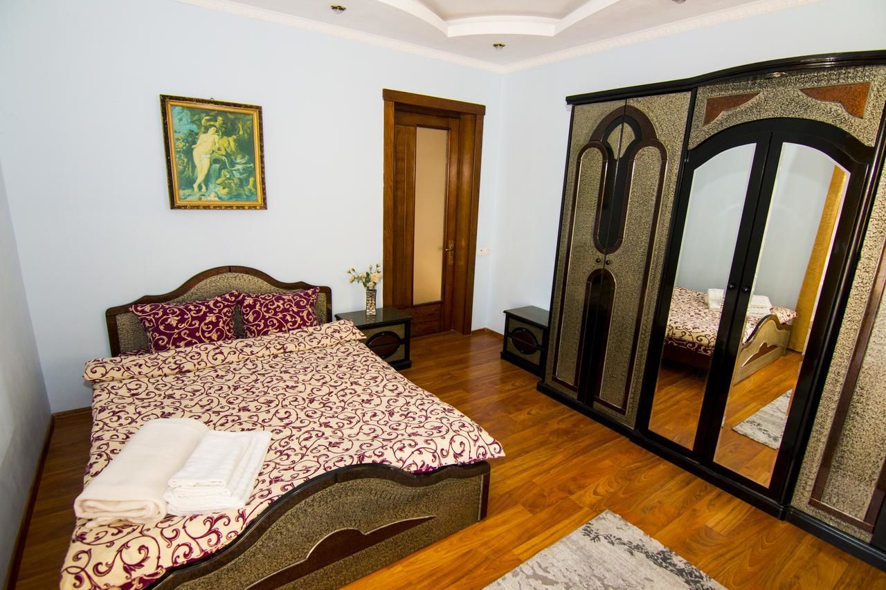 Виллы Beautiful Apartments in Villa near Airport Бухарест-19