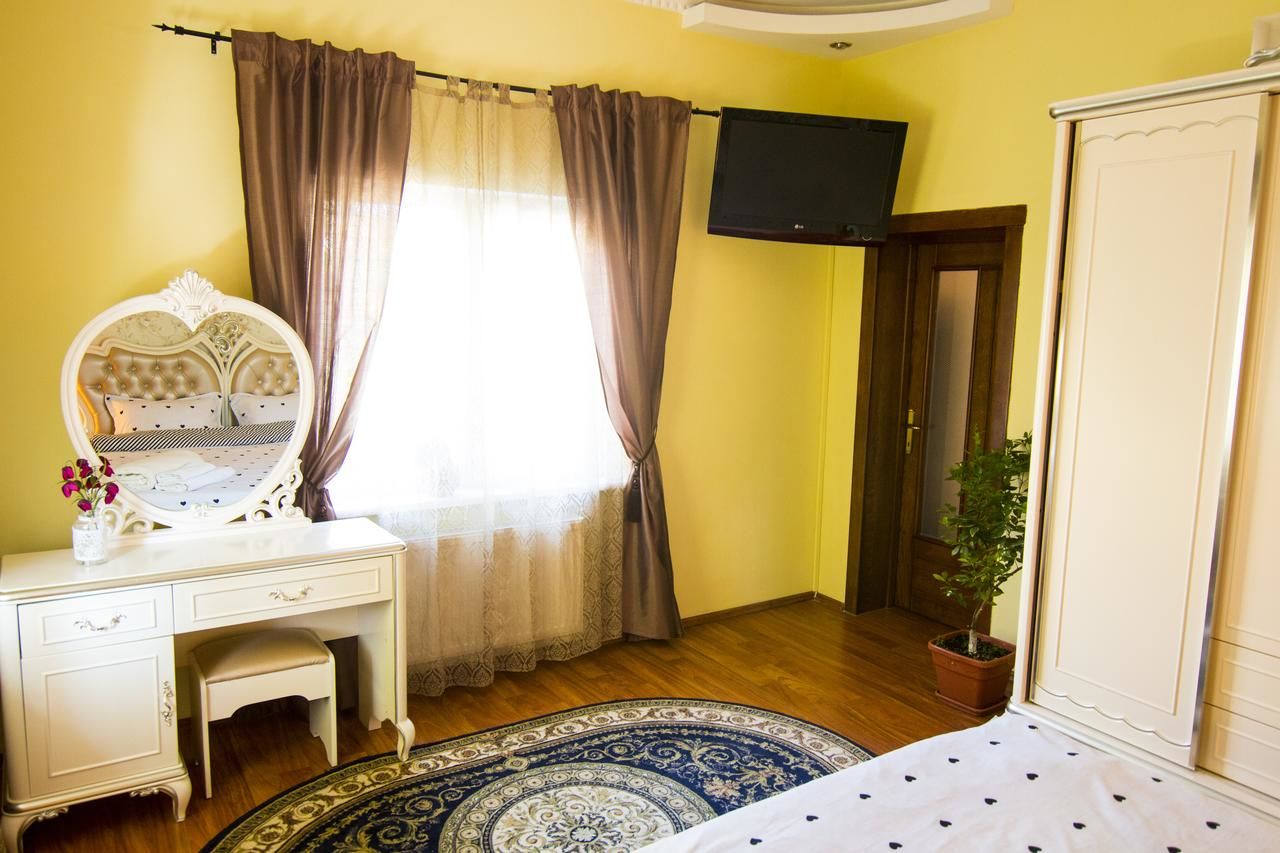 Виллы Beautiful Apartments in Villa near Airport Бухарест-8