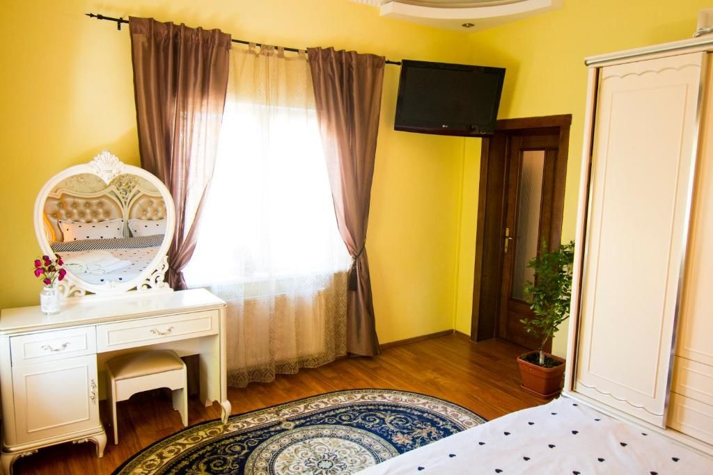 Виллы Beautiful Apartments in Villa near Airport Бухарест-53