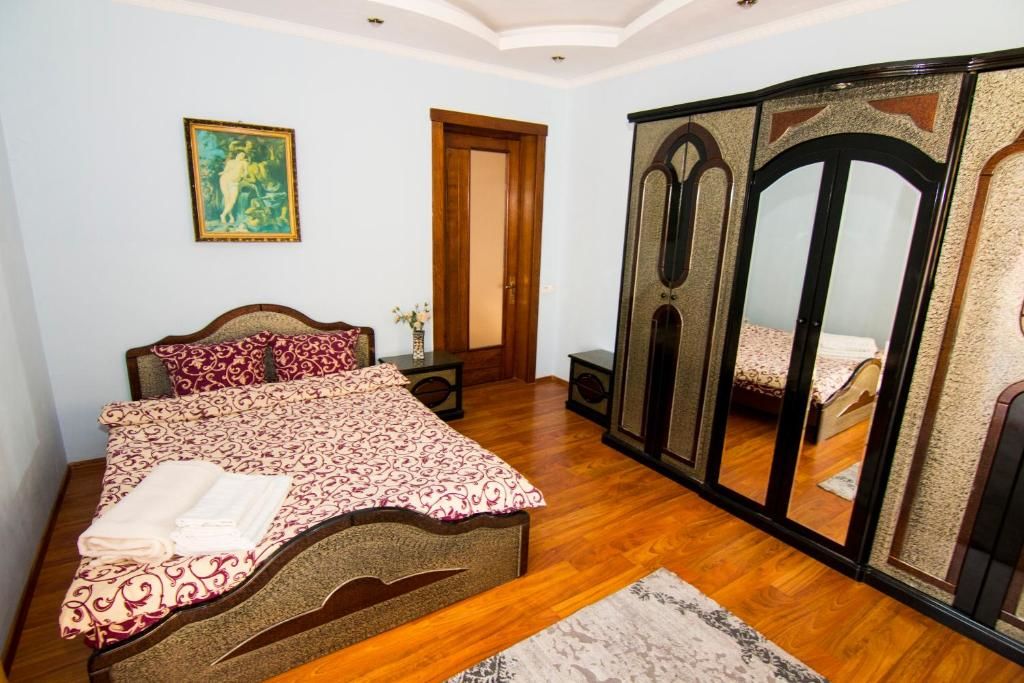 Виллы Beautiful Apartments in Villa near Airport Бухарест