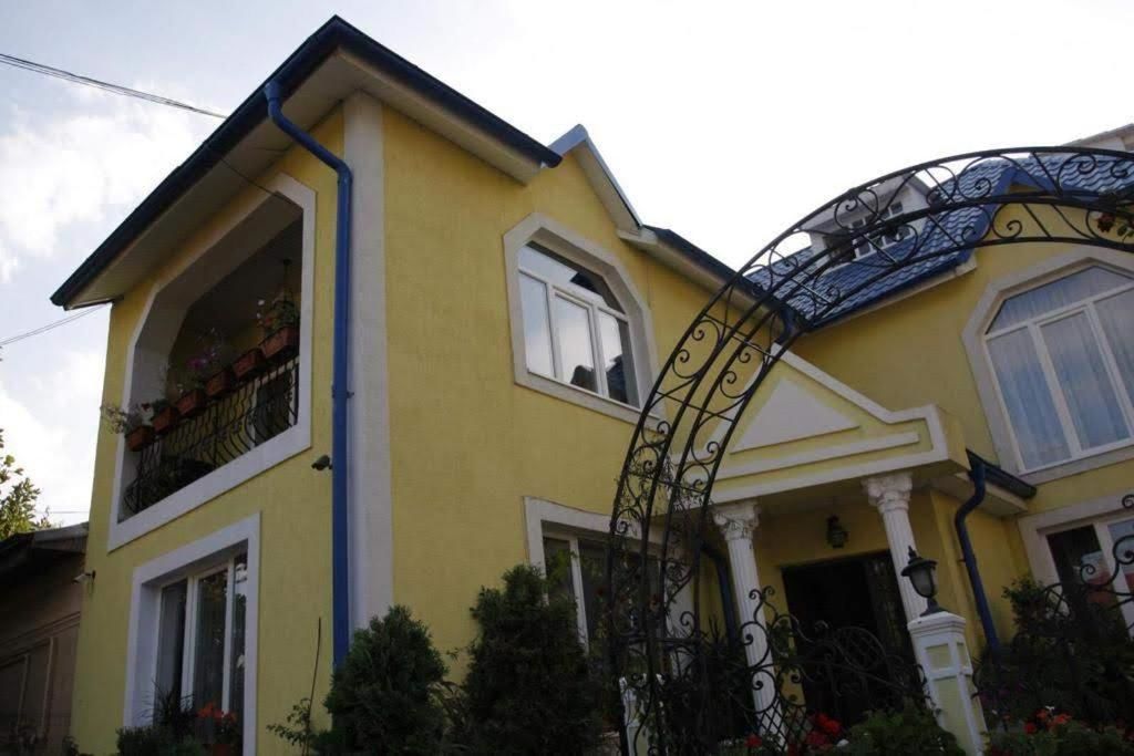 Виллы Beautiful Apartments in Villa near Airport Бухарест-92