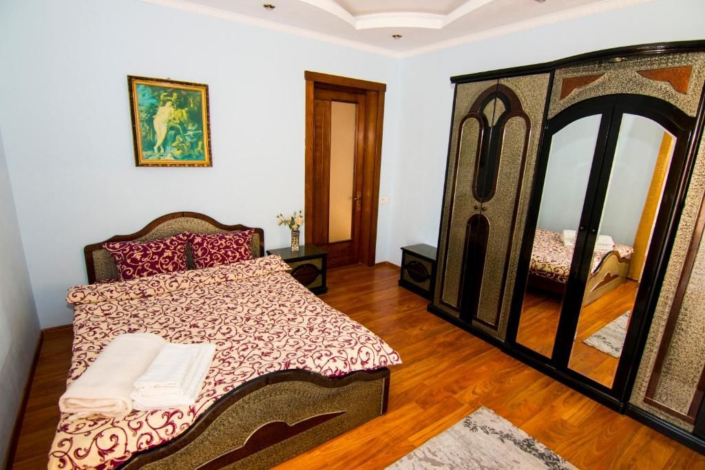 Виллы Beautiful Apartments in Villa near Airport Бухарест-98