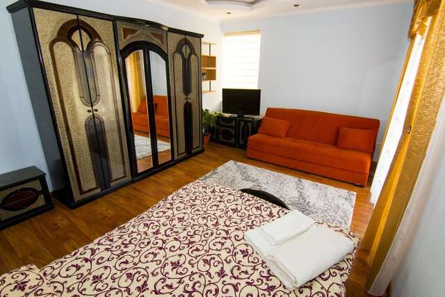 Виллы Beautiful Apartments in Villa near Airport Бухарест-16